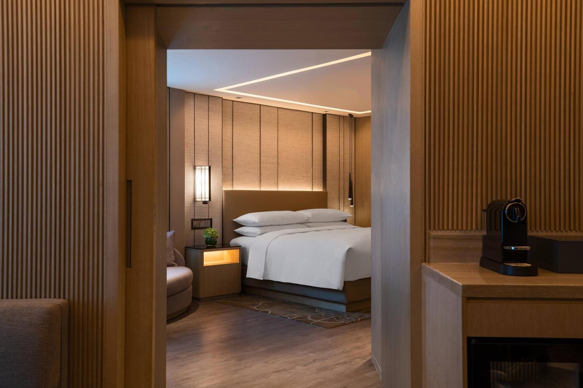 Renaissance Shenzhen Luohu Hotel Bagian luar foto