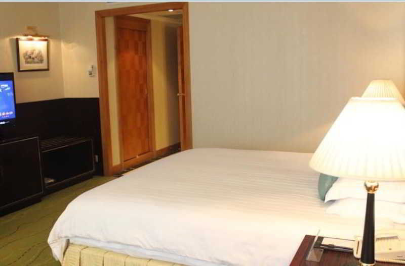 Renaissance Shenzhen Luohu Hotel Bagian luar foto