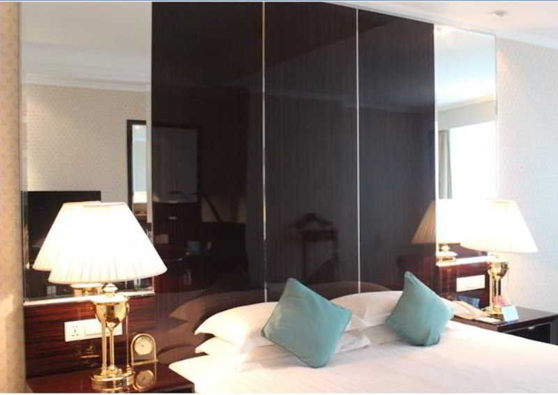 Renaissance Shenzhen Luohu Hotel Bagian luar foto