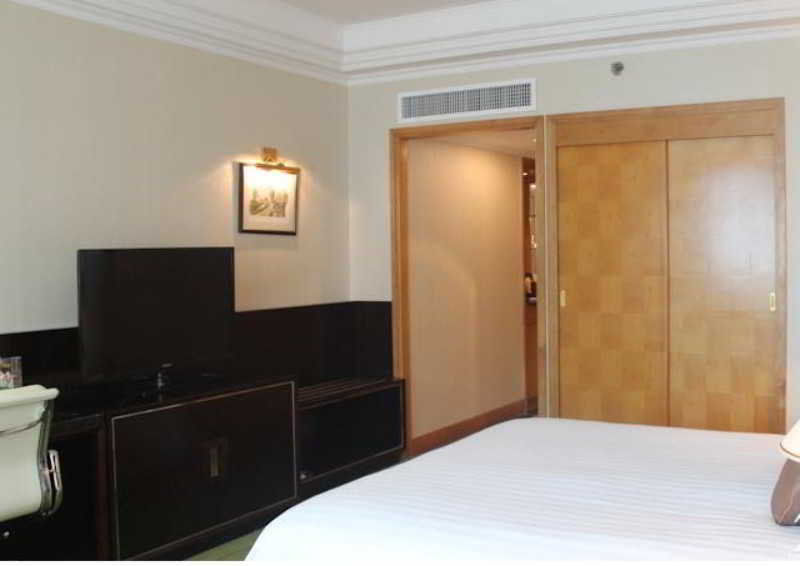 Renaissance Shenzhen Luohu Hotel Bagian luar foto