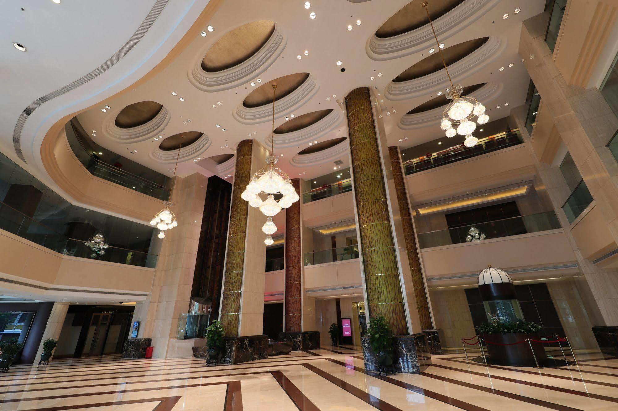 Renaissance Shenzhen Luohu Hotel Bagian luar foto